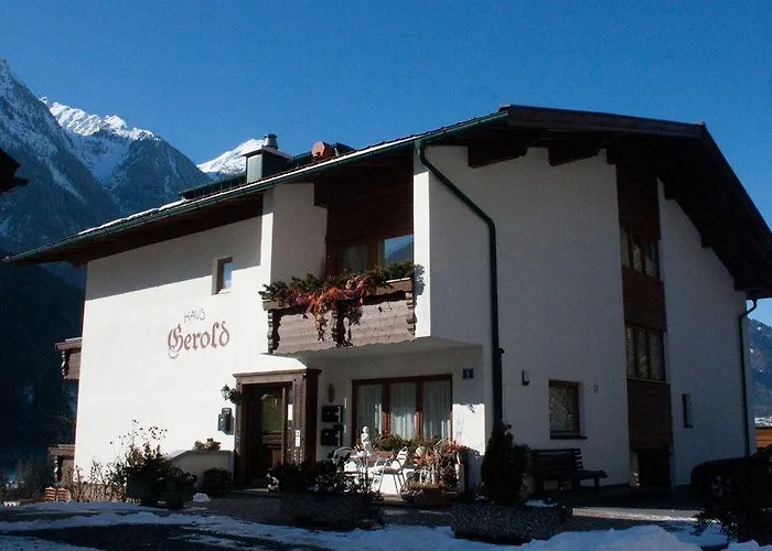 Haus Gerold 게스트하우스 외치